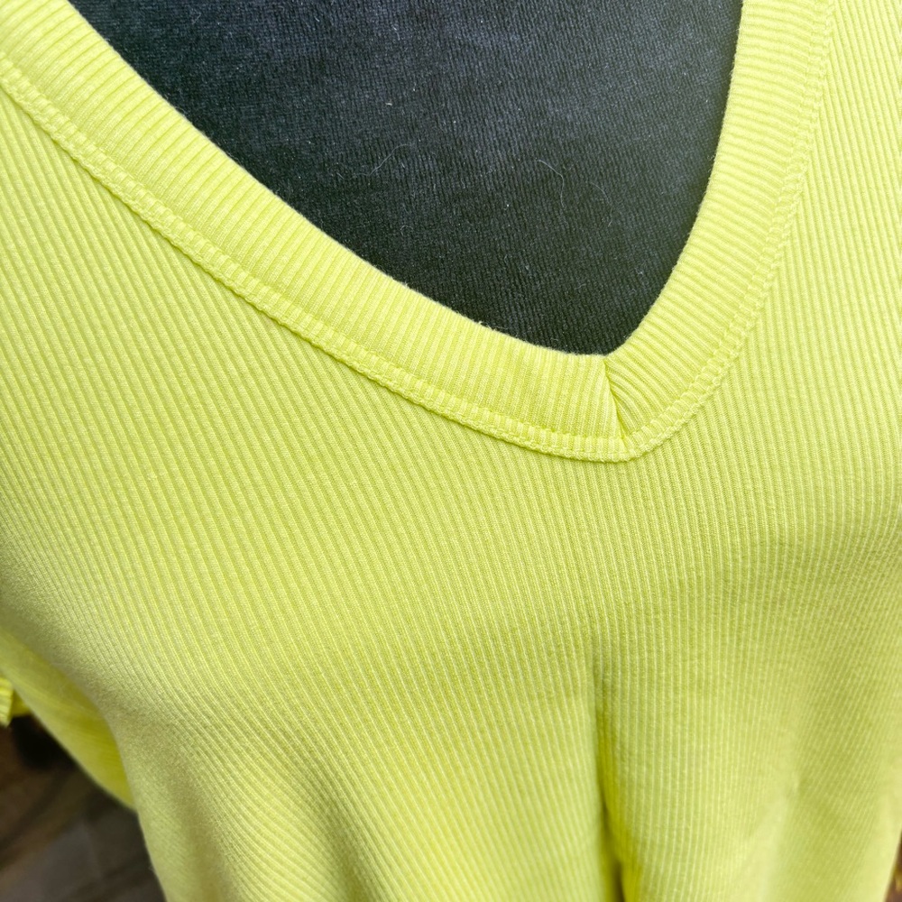💚 Nine West Ribbed Ruffle Tank NWOT 💚 - Picture 9 of 10
